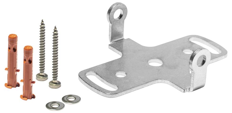 Eine Metallmontageklammer mit zwei Löchern und zwei Schlitzen, begleitet von drei Schrauben, zwei orangefarbenen Wandankern und zwei Unterlegscheiben.
