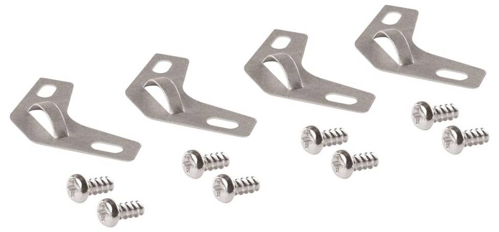 Vier Metallhalterungen, kombiniert mit Schrauben, wahrscheinlich für Montage- oder Montagezwecke.