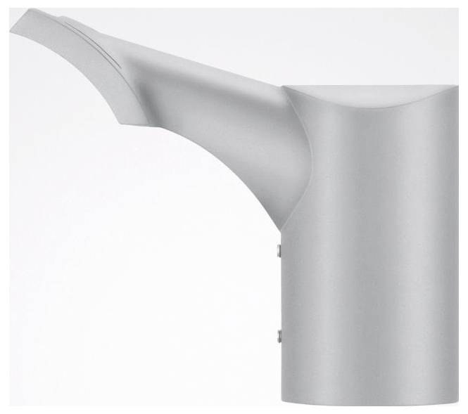 Gebogener, minimalistischer metallischer Auslauf mit schlankem Design, der modernes Sanitär oder architektonische Beschläge andeutet.