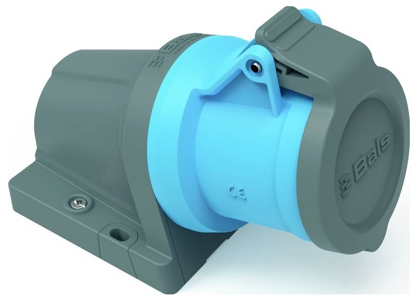 Eine gelbe Industriesteckdose mit Schutzabdeckung, montiert auf einem grauen Paneel, mit der „CE