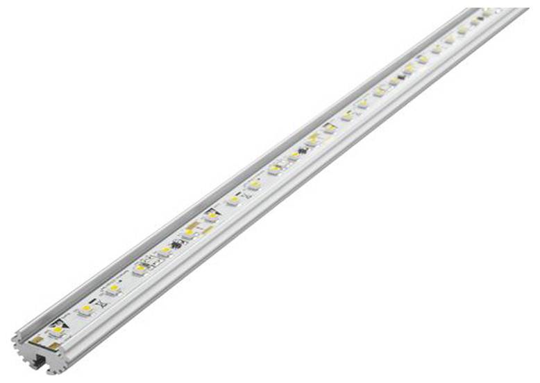 Ein langes LED-Streifenlicht mit silbernem Rahmen, das mehrere kleine LED-Leuchten in einer Reihe zeigt, um effiziente Beleuchtungslösungen zu bieten.
