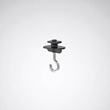 Ein Metallhaken mit quadratischer schwarzer Basis vor grauem Hintergrund. Der Haken ist zum Aufhängen von Gegenständen an Decken oder Wänden konzipiert.
