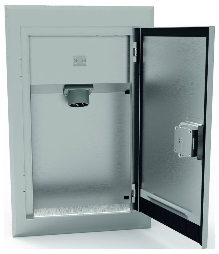 Ein modernes, minimalistisches Lichtschalter-Panel mit drei vertikalen Abschnitten, von denen jeder einen kleinen quadratischen Knopf aufweist, vor einem silbernen Hintergrund angebracht.