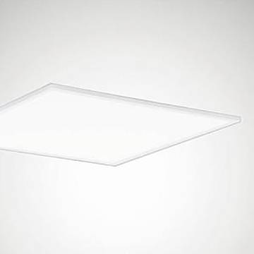Eine weiße Deckenleuchte mit minimalistische, eckiger Designform, vor einem hellen Hintergrund fotografiert.