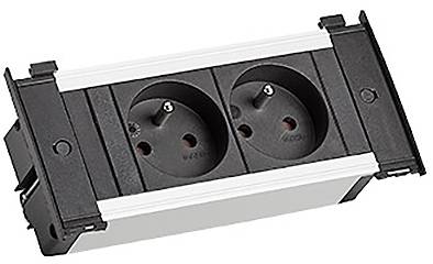 Eine schwarze Elektrosteckdose mit einer runden Buchse, mit einem USB-A-Anschluss und einem USB-C-Anschluss oben links bzw. oben rechts.