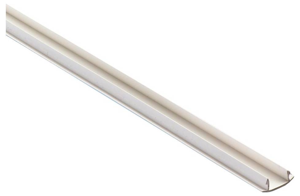 Eine Nahaufnahme eines U-förmigen Aluminiumkanals, wie er typischerweise im Bauwesen oder in der Fertigung verwendet wird, mit einer glatten, silbernen Oberfläche.