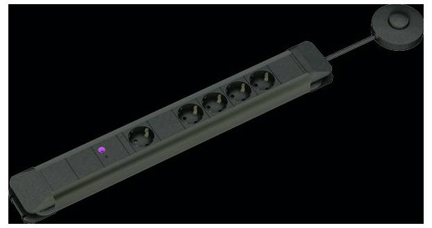 Steckdosenleiste mit vier europäischen Steckdosen und einem runden Ein-/Ausschalter. Ein kleine violette Kontrolleuchte ist beleuchtet.