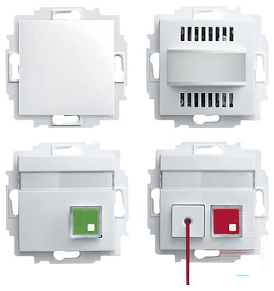 Vier weiße elektrische Schalterkomponenten. Oben links ist eine Abdeckplatte, oben rechts ist ein belüftetes Modul, unten links hat ein grünes Licht, unten rechts hat ein rotes Licht und einen Draht.