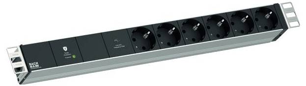 Eine in ein Rack einbaubare Steckdosenleiste mit sechs europäischen Steckdosen und Statusanzeigen, die zur Verwaltung von Stromverbindungen in einem Server-Rack verwendet wird.