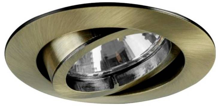 Ein versenkter, runder verstellbarer Strahler mit gebürsteter Goldeinfassung und reflektierendem Innengehäuse, gewinkelt für Richtungsbeleuchtung.