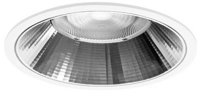 Nahaufnahme einer eingelassenen runden Deckenleuchte mit reflektierendem silbernem Inneren und Glasdiffusor.