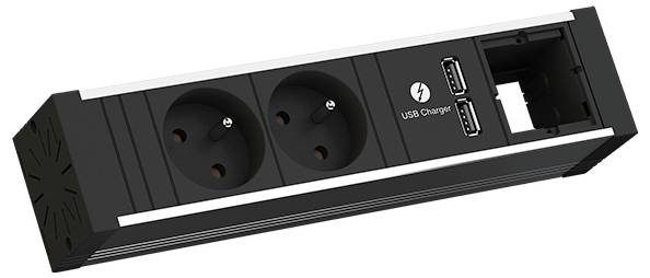 Schwarze Steckerleiste mit zwei europäischen Steckdosen, zwei USB-Anschlüssen mit der Bezeichnung „USB Charger