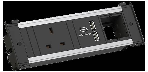 Rechteckige Stromversorgungseinheit mit zwei UK-Steckdosen, zwei USB-Ladeanschlüssen und einer leeren RJ45-Netzwerkbuchse.