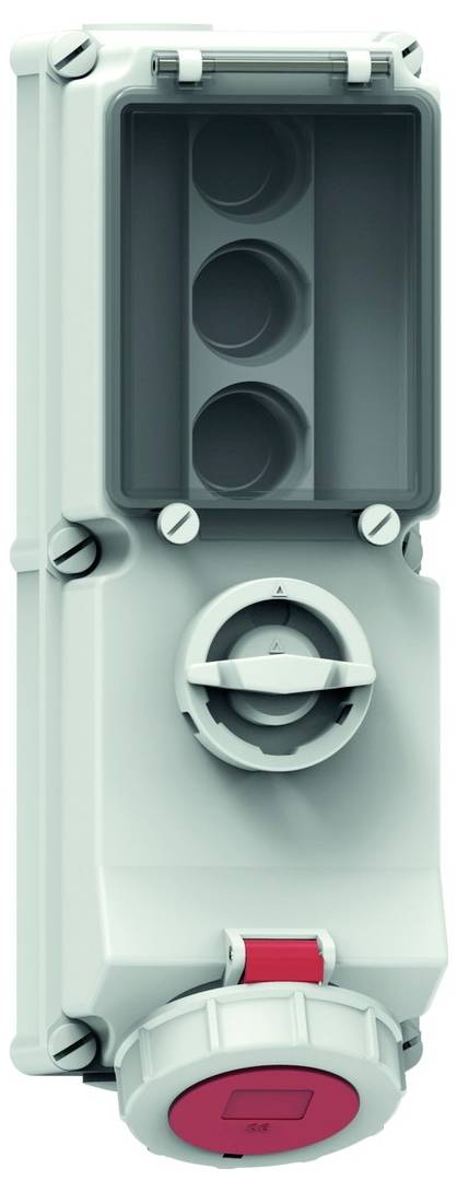 Eine Industriesteckdose mit drei vertieften Fächern und einem roten Notausschalter auf einem grauen Bedienfeld für elektrische Anschlüsse.