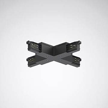 Ein schwarzer, X-förmiger Elektrostecker vor einem einfachen weißen Hintergrund.