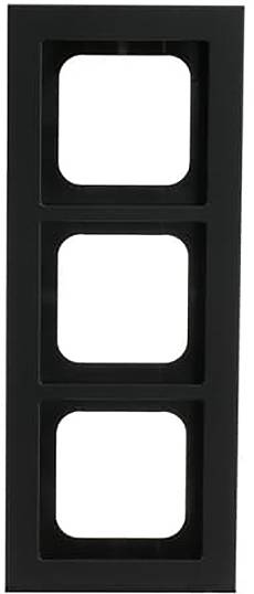 Ein vertikaler schwarzer Rahmen mit drei gleichmäßig verteilten rechteckigen Öffnungen, entwickelt zum Montieren oder Ausstellen von Objekten in jedem Bereich.