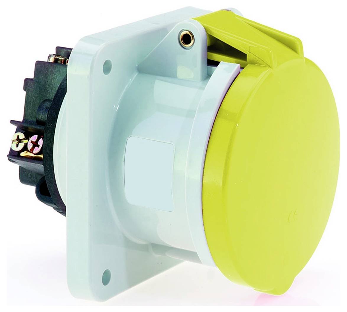 Ein gelber Industriestecker mit Schutzkappe, montiert auf einer hellblauen Wandsteckdosenbasis. Geeignet für schwere elektrische Verbindungen.