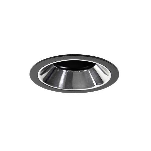 Ein versenkter runder metallischer Deckenleuchten-Einbaurahmen mit schwarzem Außenring auf weißem Hintergrund.
