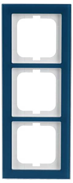 Ein blau-weißer dreifacher Schalterrahmen, der konzipiert ist, um drei Schalter oder Steckdosen vertikal zu halten.