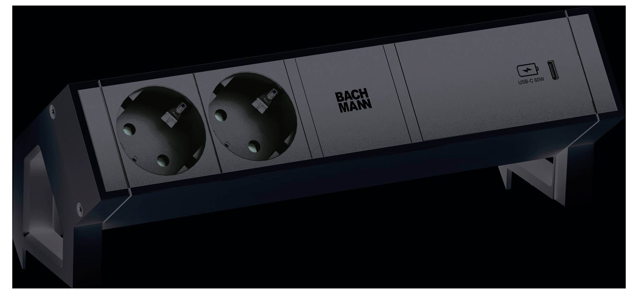 Steckerleiste auf einer Oberfläche montiert mit zwei europäischen Steckdosen und einem USB-Ladeanschluss. Mit der Bezeichnung „Bachmann