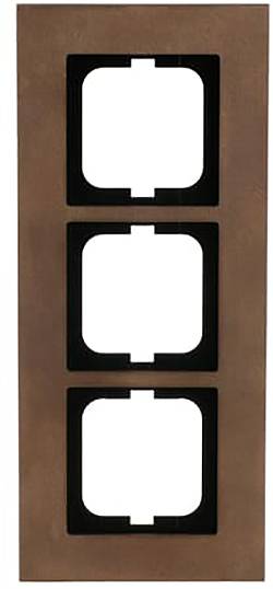 Eine dreifach-Metallwandplatte mit drei quadratischen Öffnungen für elektrische Schalter oder Steckdosen, mit brauner Oberfläche.