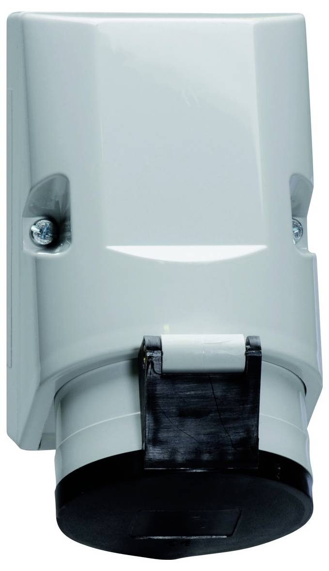 Ein grauer Industrie-Stromstecker mit schwarzem Schutzdeckel, vertikal montiert. Er verfügt über seitliche Schrauben zur Wandbefestigung.