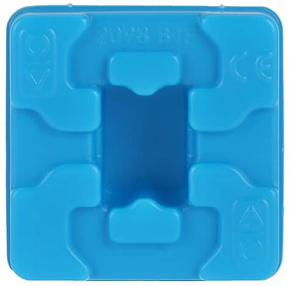 Ein blauer Kunststoffblock mit einem zentralen quadratischen Loch. Geprägte Symbole und Zahlen auf der Oberfläche deuten auf industrielle Nutzung oder Normen hin.