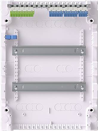 Leerer Kunststoff-Verteilkasten mit Montageschienen, Kabeleinführungspunkten und Platz für Stecker oder Leitungsschutzschalter, installationsbereit.