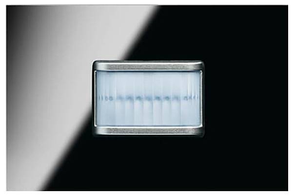 Ein digitales Türschloss mit elegantem metallischem Gehäuse, gekennzeichnet als 'Busch-Jaeger', konzipiert für sichere Zugangsregelung an Wohn- oder Geschäftstüren.