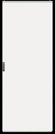 Eine hohe, verschlossene, schlichte weiße Tür mit einem kleinen schwarzen Griff auf der linken Seite, vor einem schwarzen Hintergrund.