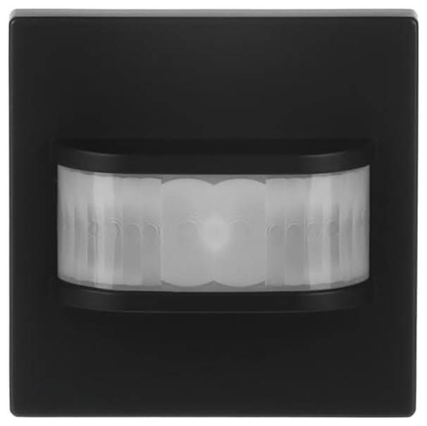 Ein schwarzer Bewegungsmelder mit gekrümmter weißer Erkennungslinse, entwickelt zur Erkennung von Bewegungen in einem Raum oder Flur.