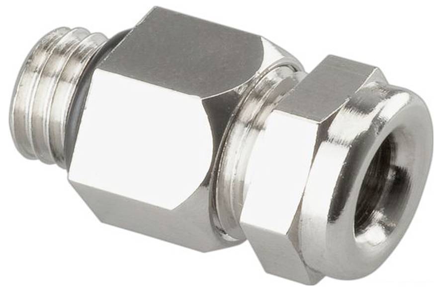 Eine Nahaufnahme eines glänzenden, metallischen Kupplungsverbinders mit Gewinde an den Enden, der zum Verbinden von Schläuchen oder Rohren in Sanitär- oder Industrieanwendungen verwendet wird.