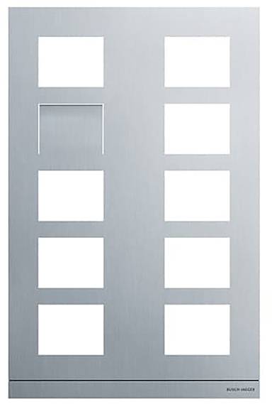 Ein Edelstahlpanel mit zehn quadratischen Ausschnitten, die in einem Gitter angeordnet sind, verwendet zum Anzeigen oder Organisieren von Gegenständen.