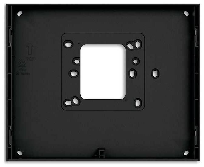 Ein schwarzer Kunststoffrahmen mit mehreren Löchern rund um eine zentrale quadratische Öffnung, verwendet zum Montieren oder Befestigen eines Geräts.