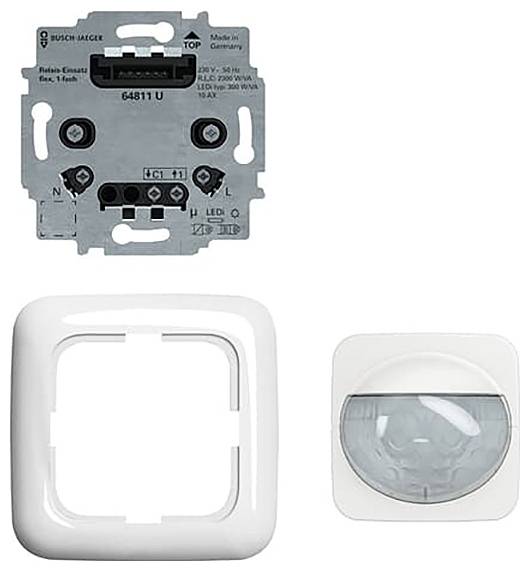 Ein offener Metallschrank mit Schlitzpaneelen und einem Griff auf der rechten Seite. Das Innere scheint für die Lagerung oder Unterbringung von Ausrüstung bestimmt zu sein.