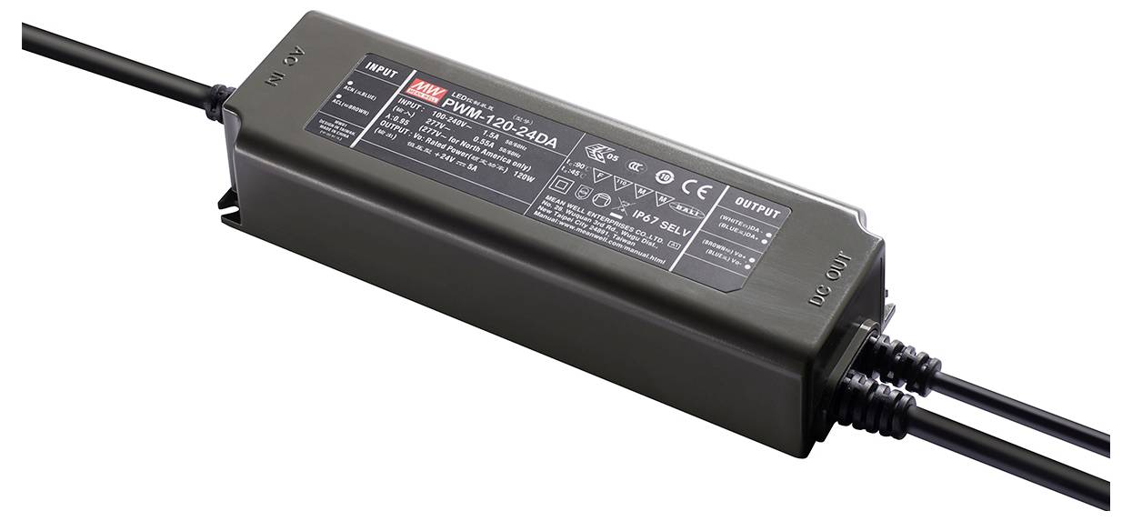 Ein schwarzes MEAN WELL Netzteil Modell 'PWM-120-24DA' mit Ein-/Ausgangsspezifikationen und mehreren Zertifizierungslogos auf dem Etikett.