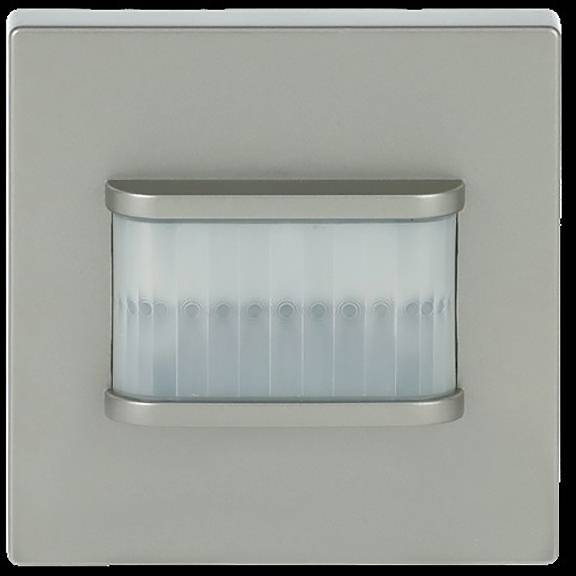 Ein modernes, schwarzes Straßenlicht mit einer rechteckigen LED-Leuchte oben auf einem schlanken, hohen Mast, vor einem einfachen Hintergrund.