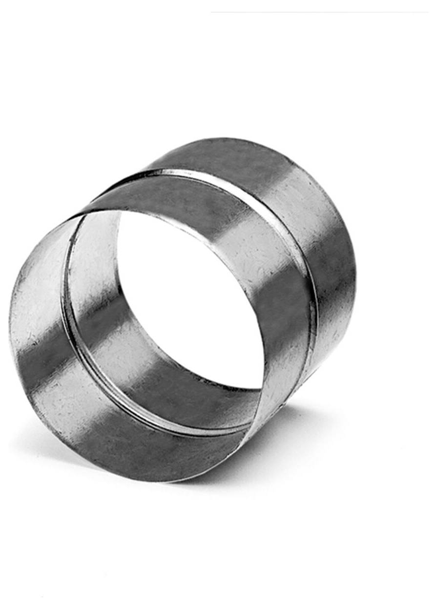 Eine Metallkreisform mit einem zentralen Schnitt, die einen zylindrischen Ring bildet, dargestellt auf weißem Hintergrund.