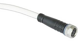 Eine Nahaufnahme eines schwarz-silbernen Steckers mit einem angeschlossenen weißen Kabel, das drei sichtbare Stiftlöcher aufweist.