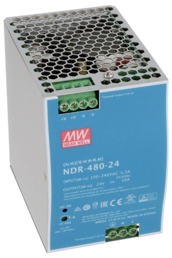 Deckenmontiertekamera zur Überwachung mit breiter, rechteckiger Halterung und sichtbaren Installationskomponenten oben.