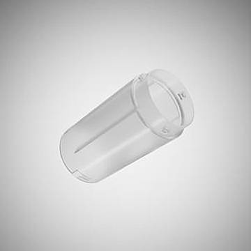 Eine durchsichtige Plastikflasche, auf ihrer Seite liegend, mit einem grauem Farbverlaufshintergrund. Die Flasche hat eine zylindrische Form und eine breite Öffnung.