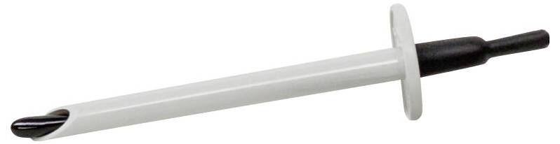 „Zwei rote und zwei blaue Ethernet-Kabel mit Steckern, wobei eine kreisförmige Vergrößerung die Inklusion eines Clip-Schutzes anzeigt.