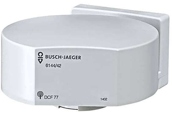 Ein graues, an der Wand montiertes Gerät mit der Bezeichnung „Busch-Jaeger 6144/42