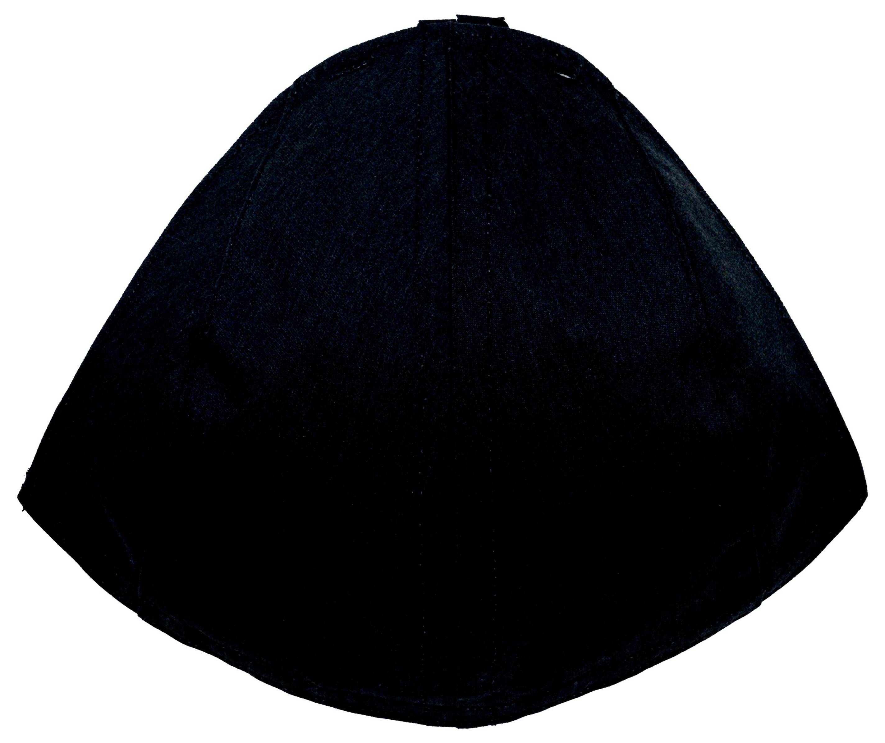 Eine schwarze Kippa oder Jarmulke, eine traditionelle jüdische Kopfbedeckung, auf einem einfachen weißen Hintergrund dargestellt.