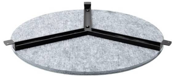 Kreisförmige Betonbodenplatte mit schwarzer Metallstützstruktur für Stabilität, entwickelt für Außenregenschirme oder Pfosten.