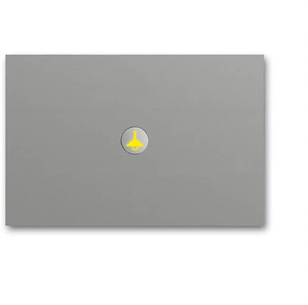 Ein grauer Laptop mit einem kleinen kreisförmigen gelb-weißen Logo in der Mitte.