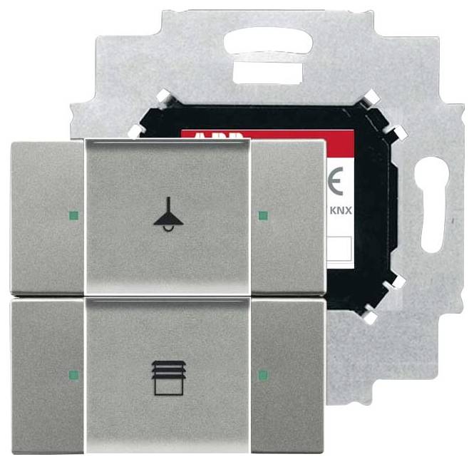 Ein aufgerolltes schwarzes Elektrokabel mit blauen Steckverbindern an beiden Enden, gesichert mit zwei weißen Kabelbindern.