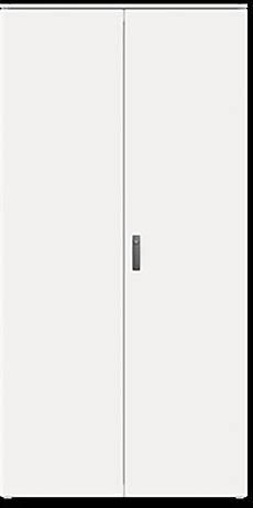 Hoher, weißer Schrank mit zwei Türen und einem zentralen Griff, geeignet zur Lagerung.