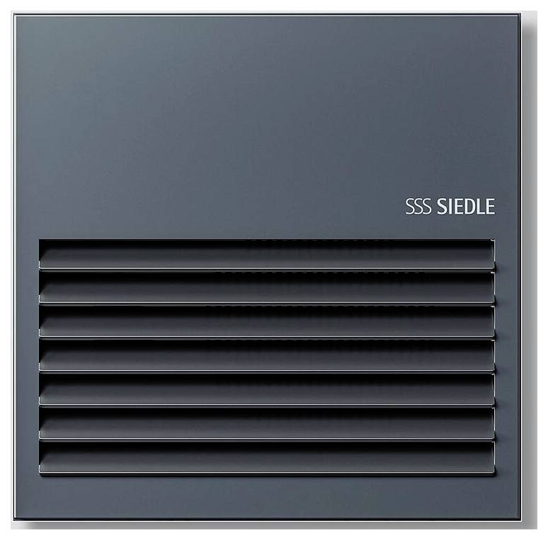 Eine Metallwandhalterungsklammer mit einem zylindrischen Arm und einer schwarzen Kappe an der Oberseite, entworfen zum Halten von Antennen oder ähnlichen Objekten.