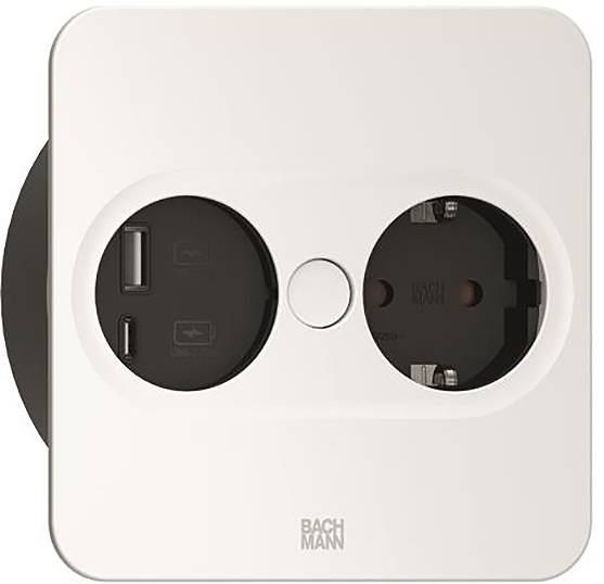 Quadratisches Elektrosteckdosenpanel mit einer Steckdose auf der rechten Seite und USB-Anschlüssen auf der linken Seite, beschriftet mit „Bachman